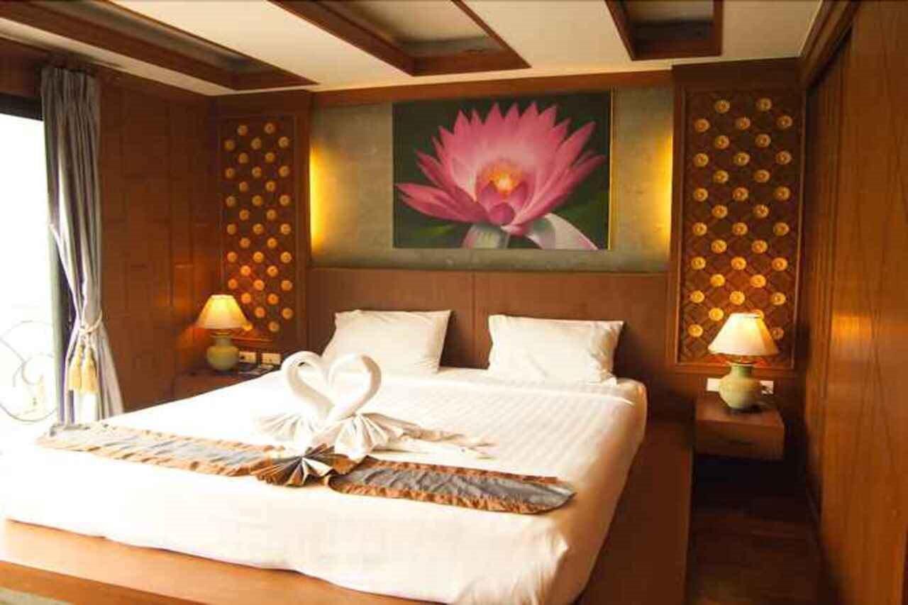 Renoir Boutique Khách sạn Patong