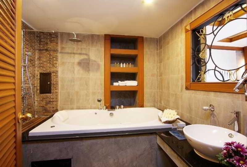 Khách sạn Renoir Boutique 3*