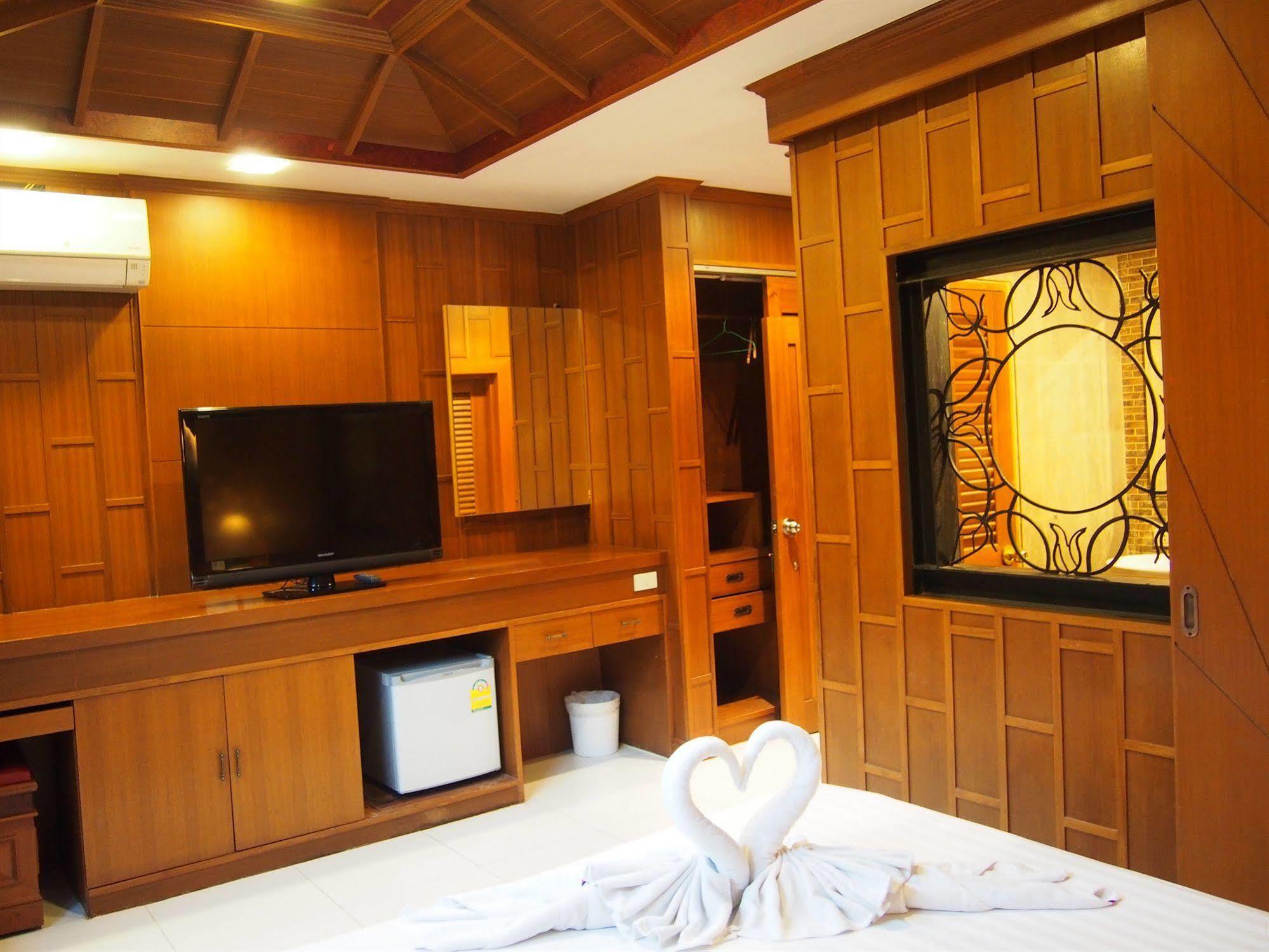 Renoir Boutique Khách sạn Patong