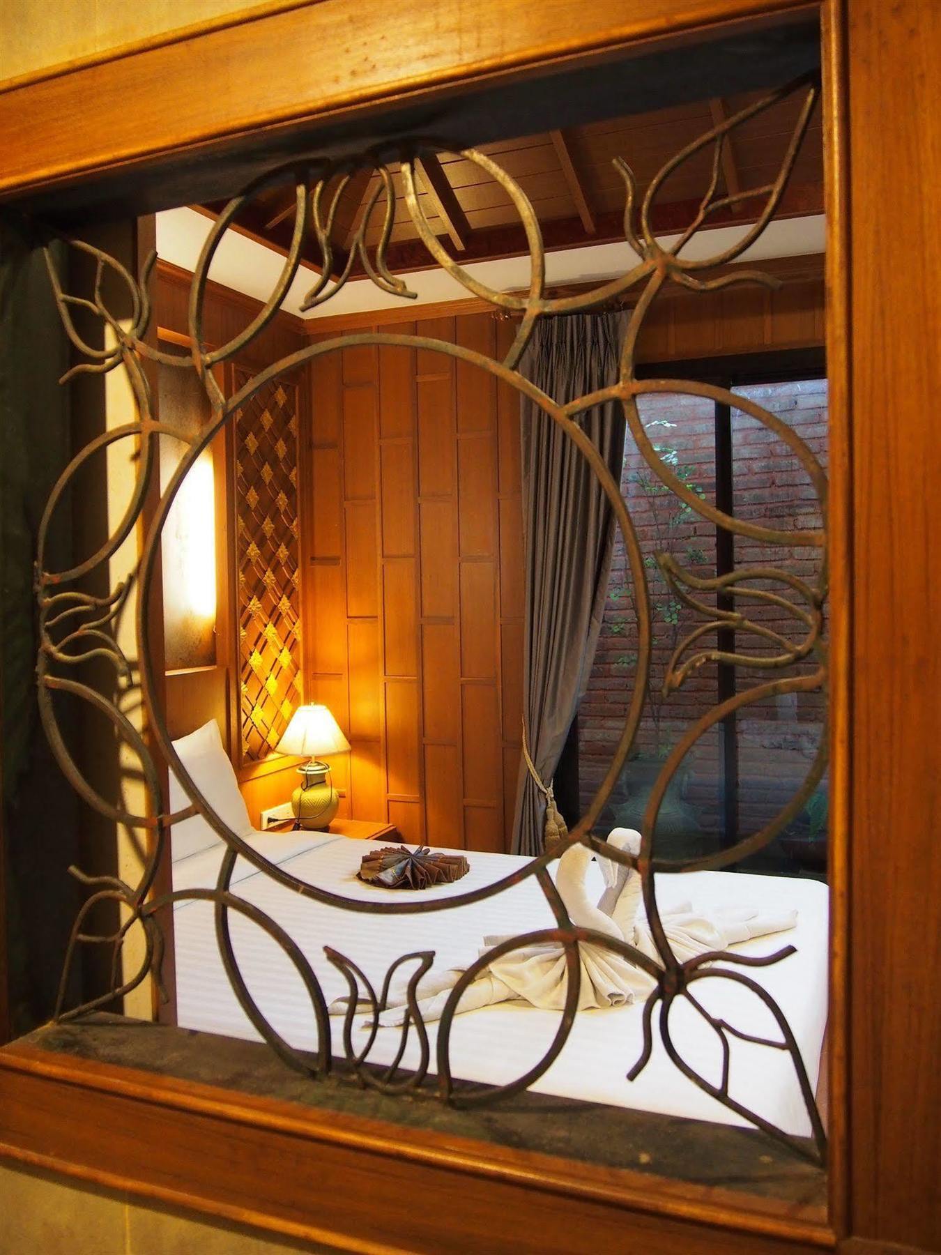 Renoir Boutique Khách sạn Patong